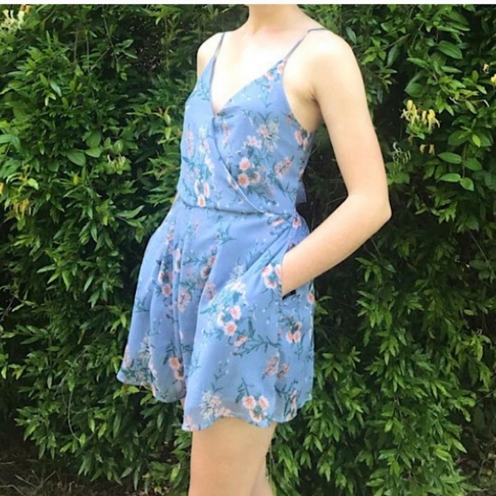 American Eagle Blue Floral Wrap Feont Romper Size Medium
